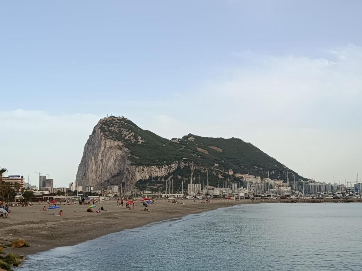 Vistas A 3 Paises Y 2 Continentes 1º Linea De Playa A 5 Minutos De Gibraltar Apartment La Linea de la Concepcion Bagian luar foto