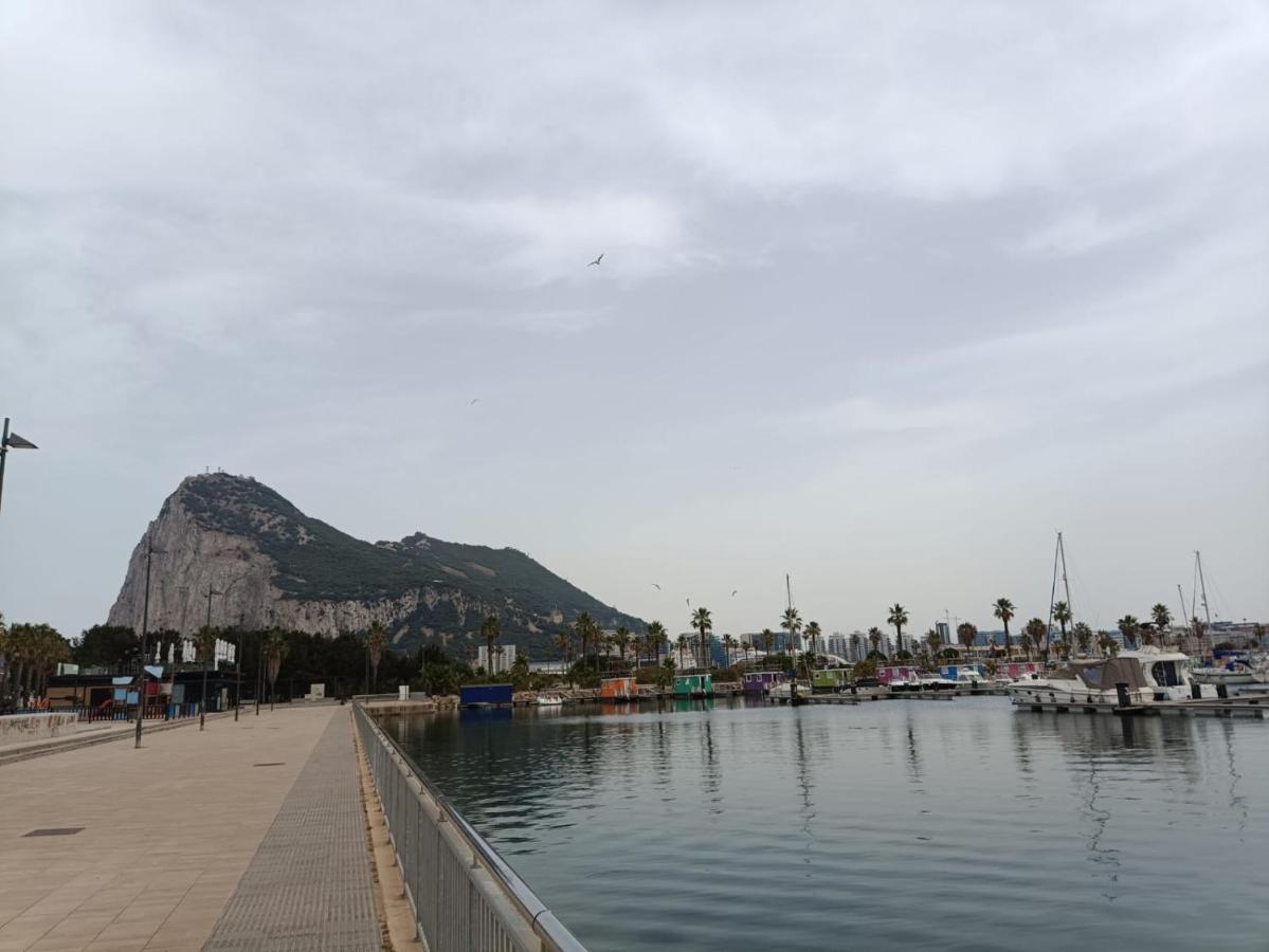 Vistas A 3 Paises Y 2 Continentes 1º Linea De Playa A 5 Minutos De Gibraltar Apartment La Linea de la Concepcion Bagian luar foto